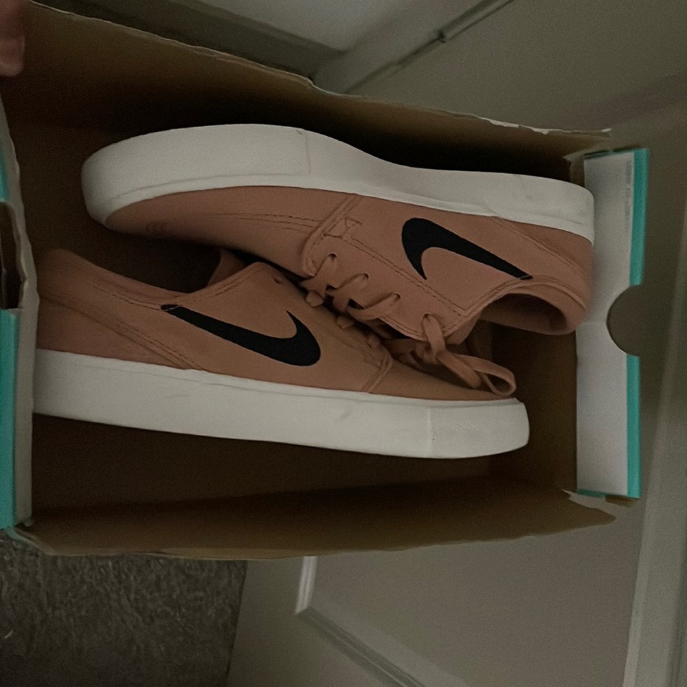 Nike SB Zoom Janoski Rose Gold and Black